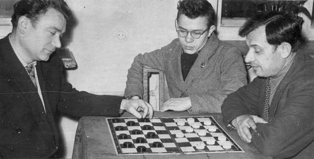 Г.Орехово-Зуево, 1959 год.Матч троих завершился победой Зиновия Цирика (на снимке - слева)