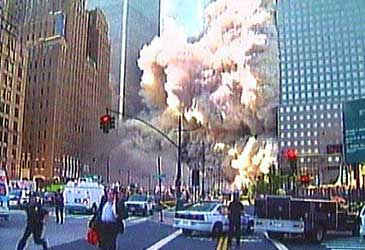 Нью-Йорк, рухнуло  110-этажное здание Всемирного торгового центра